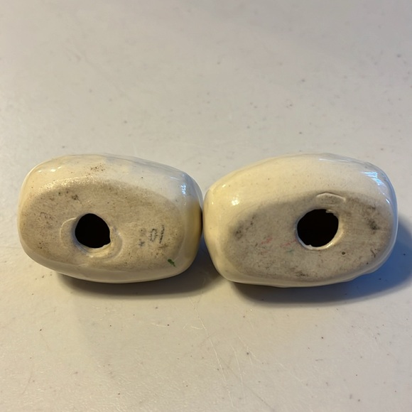 Vintage Potato salt and pepper shaker missing stoppers - Picture 3 of 3